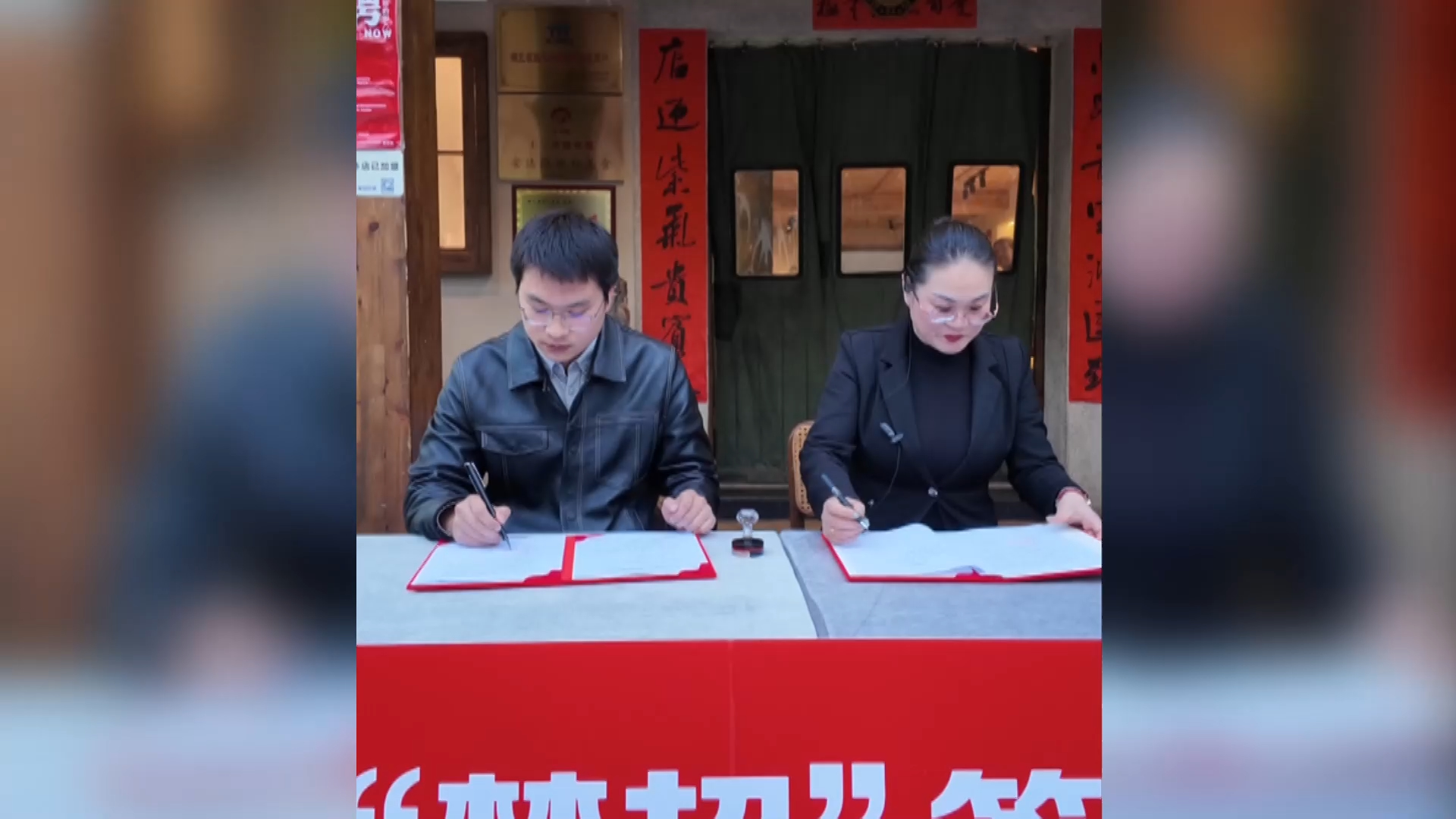 【新闻直通车】十三香烧鱼嘴“牵手”楚超 为赛事添点烟火气