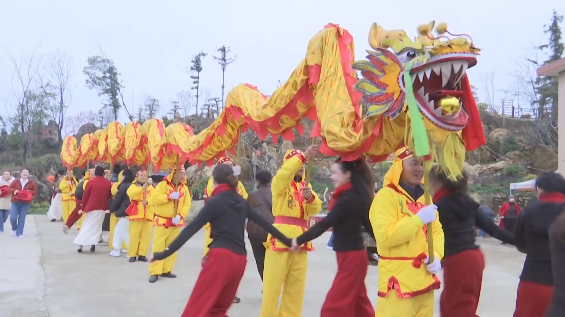 【新聞直通車】我們的節(jié)日·元宵節(jié) | 載歌載舞 陪福利院老人過節(jié)