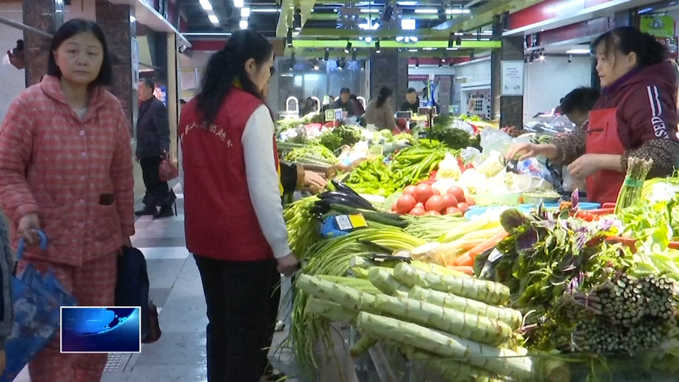 宣传阐释习近平新时代中国特色社会主义思想 | 伊家人农贸市场：一抹“志愿红” 温暖“烟火气”