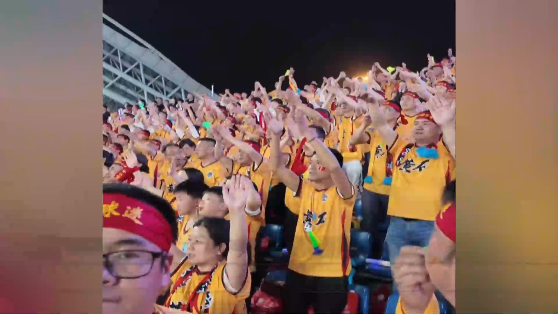 【新闻直通车】燃情楚超 足梦黄石 | 燃爆全场！“黄色海洋”见证黄冈队首秀告捷