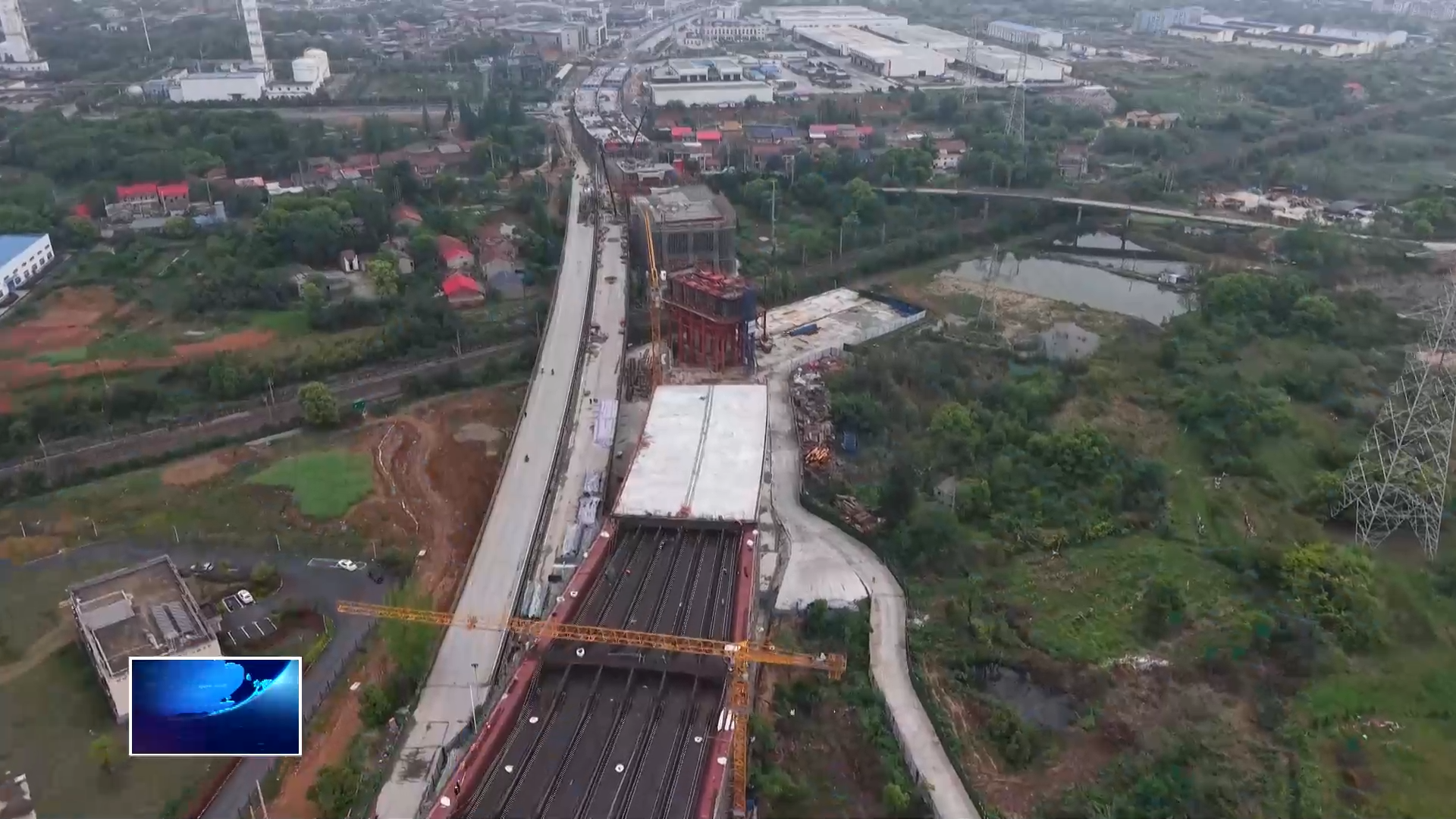 奋进“十五五” 实干开新局 | 黄石长龙快速路跨铁大桥已完成70%