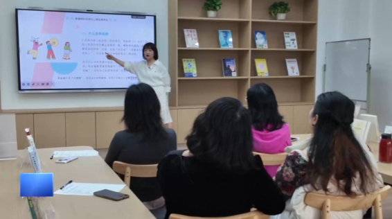 【新闻直通车】听懂“心”的声音 公益课堂为青春期孩子家长支招