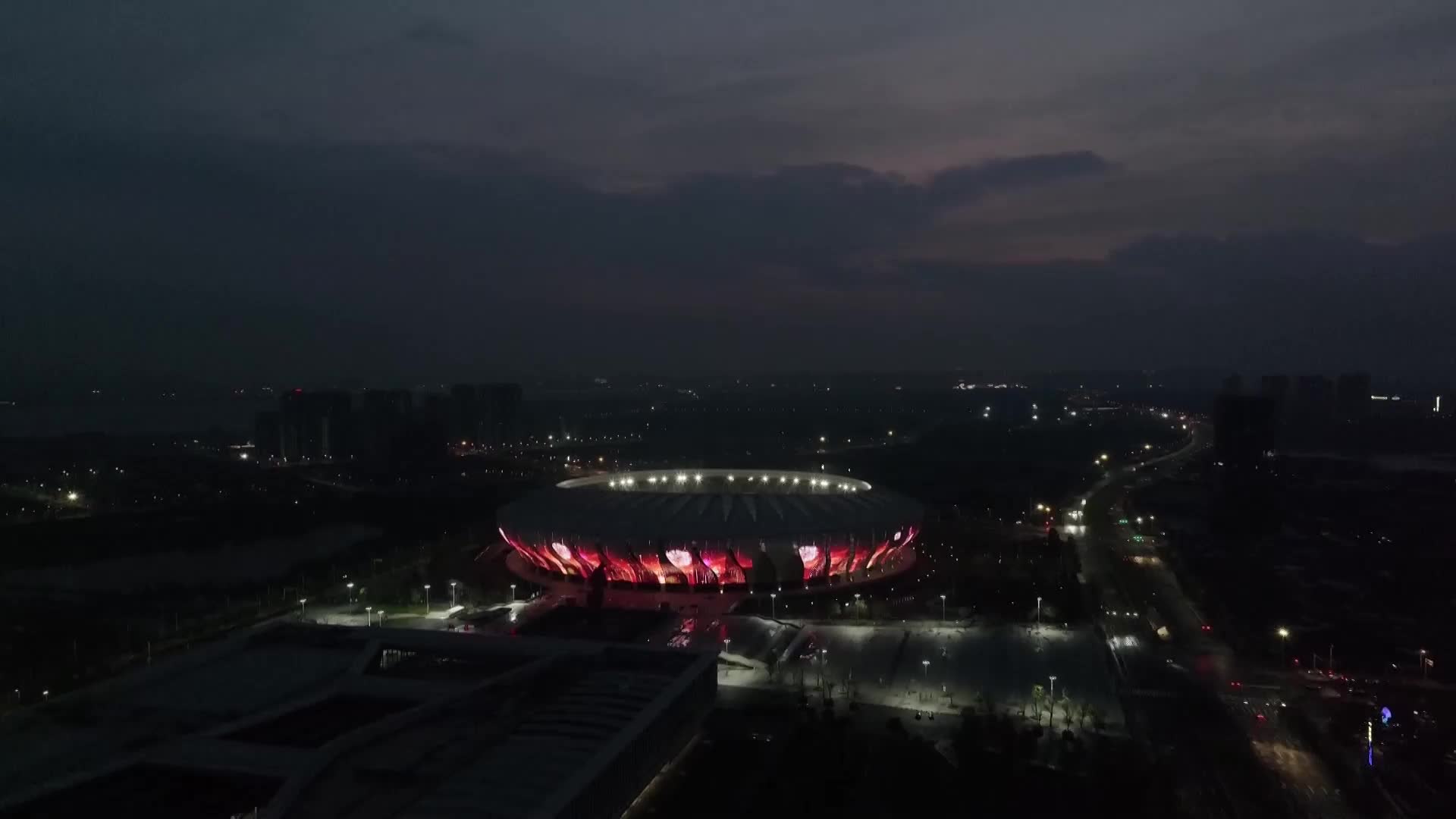 【新闻直通车】燃情楚超 足梦黄石 | 近30万盏灯闪耀奥体 静待楚超盛大开幕