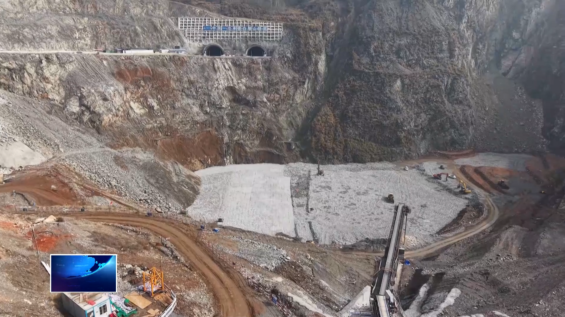 奋进“十五五” 实干开新局 | G106国道鄂黄段隧道工程：迎战85米高填方 攻克多层采空区