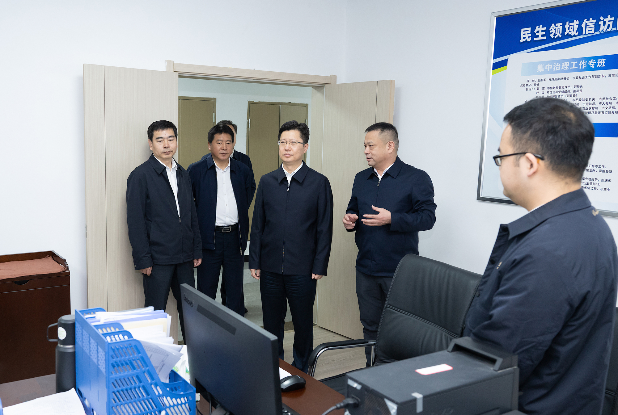 郄英才调研民生领域信访问题集中整治“突击战”工作推进情况并开展接访