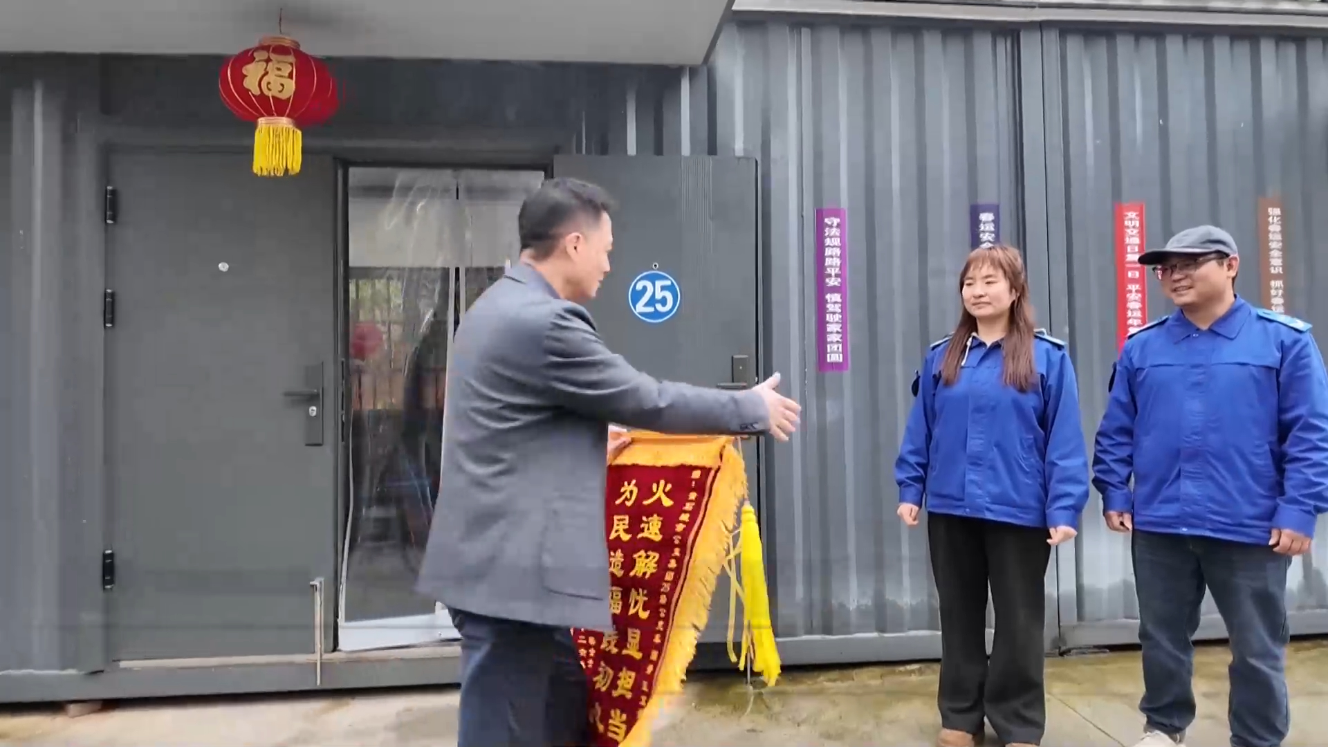 【新闻直通车】好人好事频频涌现 公交车上“暖心剧”持续更新