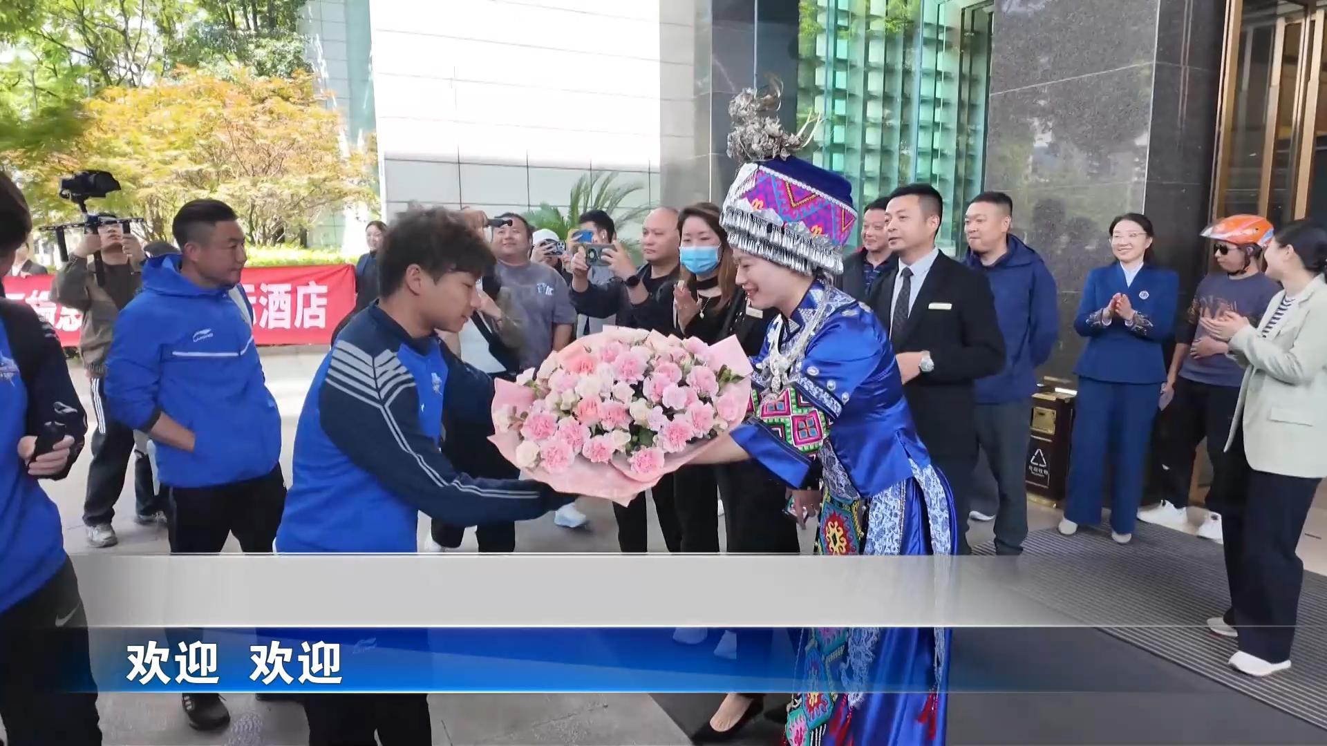 【新闻直通车】燃情楚超 足梦黄石 | 黄石队抵达恩施 全力迎战