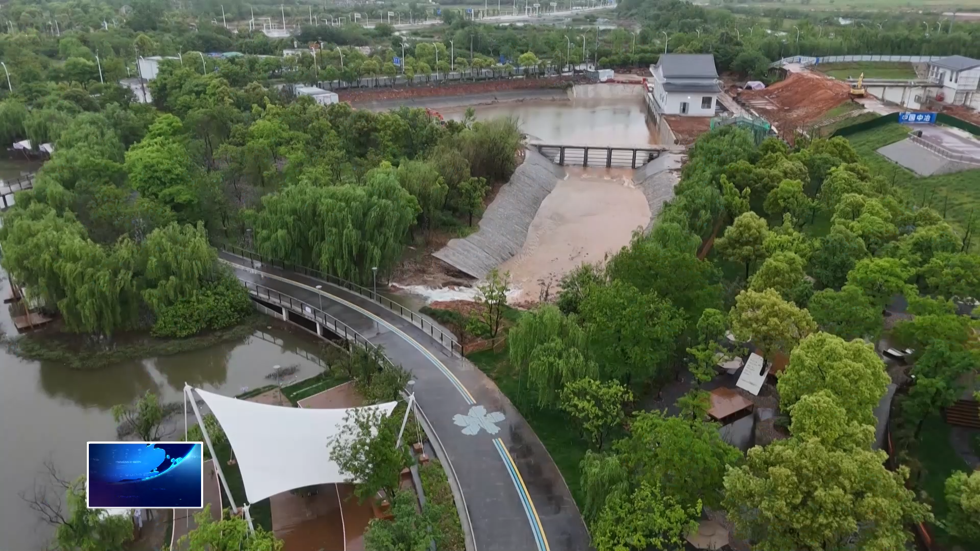 筑牢防汛安全网 打好防汛主动仗 | 一键启动水位速降 大冶湖核心区东西泵站成功排灌运行