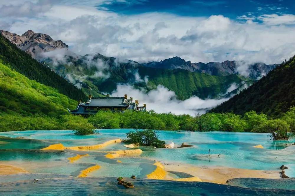 中国大地神奇景观大自然的鬼斧神工我服