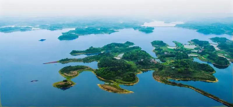 李時珍文化旅遊區蘄春縣位於湖北省東陲,大別山南麓,長江中游北岸,是