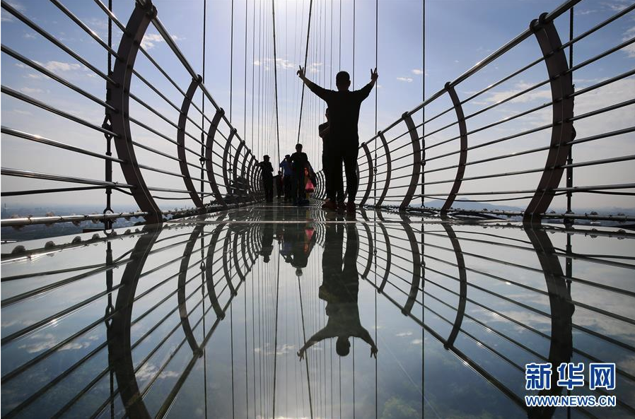 江苏江阴凌空漫步