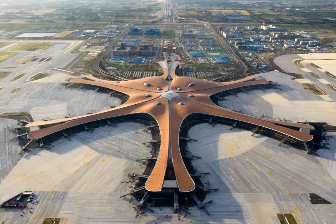 根据民航局发布的北京一市两场协调方案,大兴机场将在2021年和2025