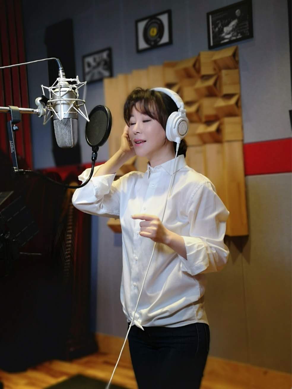 祖海再唱为了谁致敬白衣天使录制视频祝福湖北