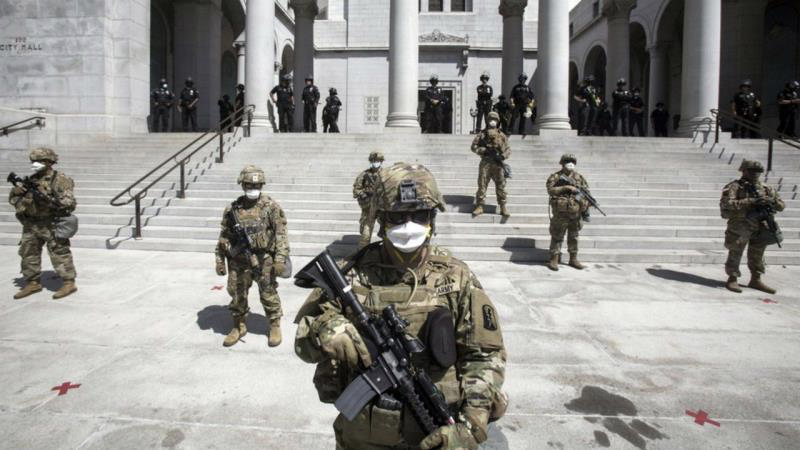 示威活动持续美国多地部署国民警卫队白宫被铁网包围