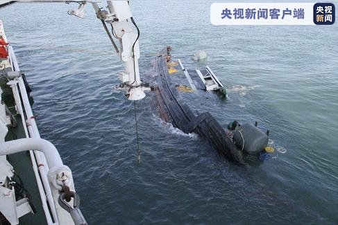 目前,已打捞出3具罹难者遗体,搜救工作仍在进行中.