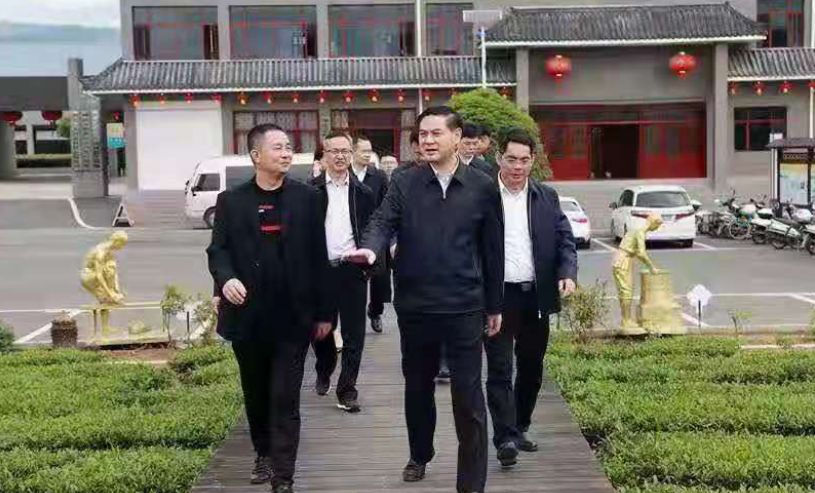 视频张家胜赴英山县调研时强调大力弘扬脱贫攻坚精神坚定不移走生态