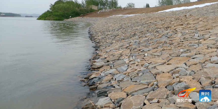 工程通过土方开挖,坡面修整,抛石固脚等方式,对崩岸易发地段整体加固.