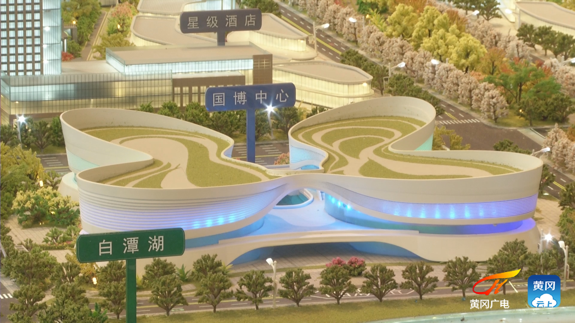 黄冈市临空经济区党工委副书记,管委会主任 胡广介绍,产业导入不足