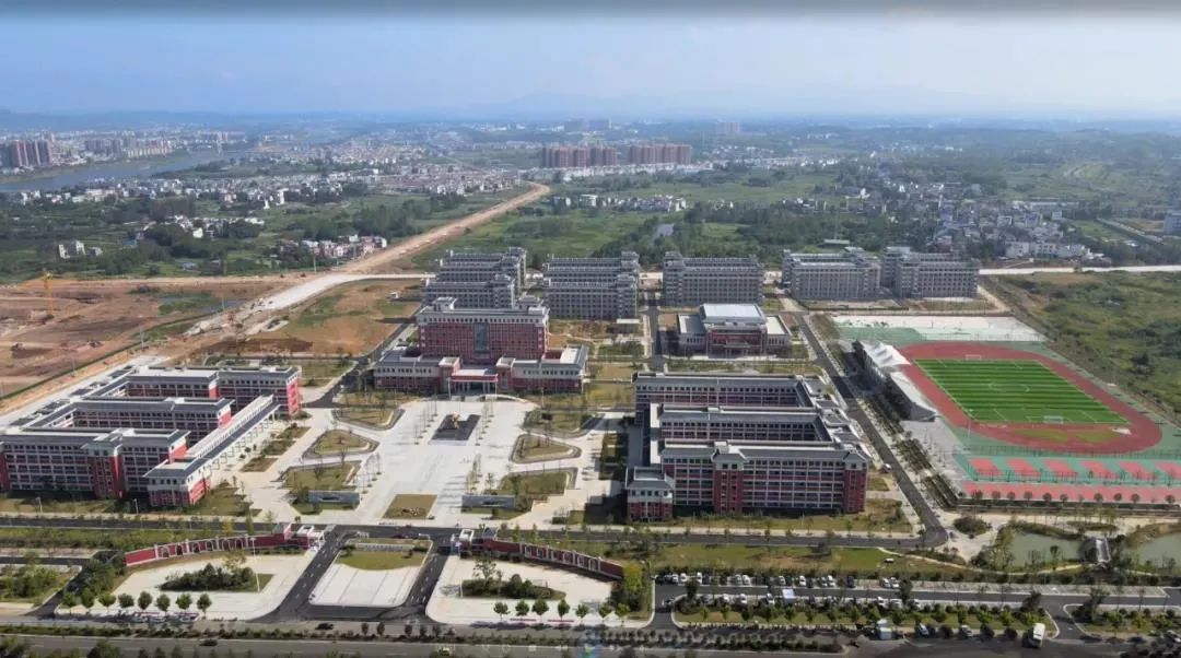 占地404亩麻城一中新校区正式启用