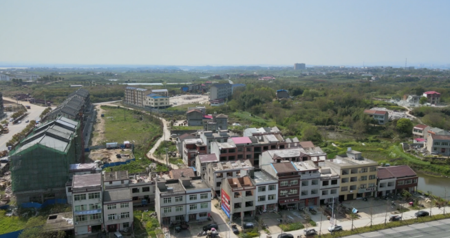 机场噪音区共涉及浠水县巴河镇4个村,5家企业,约1800余户民房,浠水县