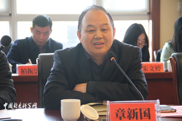柳长毅在会上发言湖北经济学院新农村发展研究院特聘研究员梅学书在会