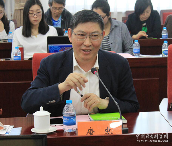 中国人民大学农业与农村发展学院院长唐忠讲话. 本网记者 李中平/摄