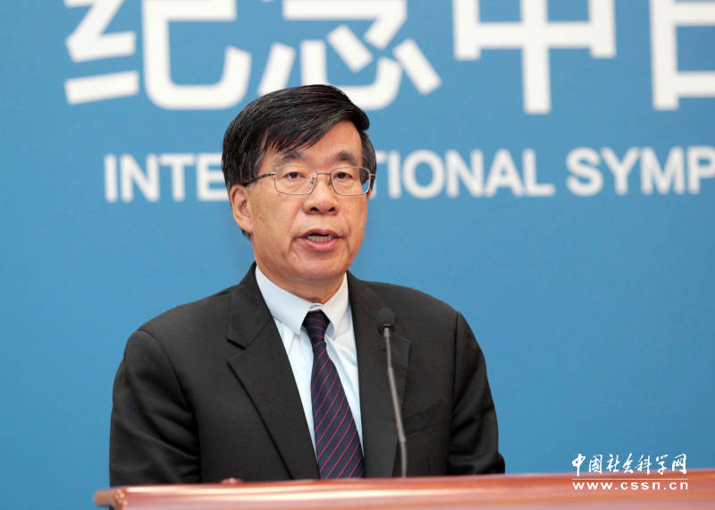 中联部原副部长,中国国际交流协会副会长刘洪才作基调报告.