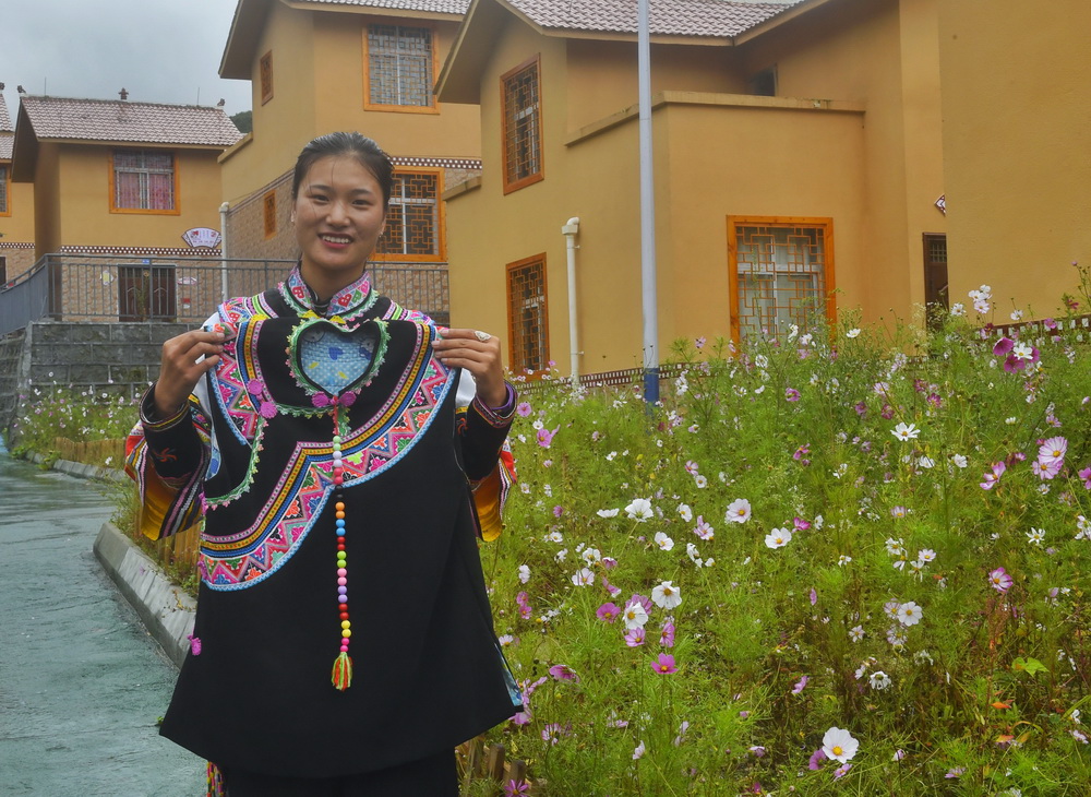 大凉山脱贫影像志妇女撑起脱贫致富半边天