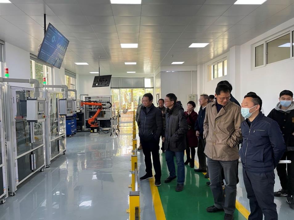 江汉大学智能制造实践教学平台顺利通过验收