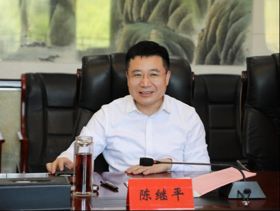 陈继平对李社教校长一行来访表示欢迎,并介绍了学校历史沿革,竞技体育