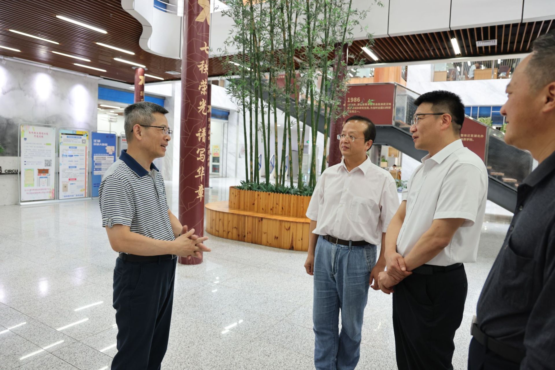 国家知识产权局公共服务司司长杨帆一行调研中国地质大学