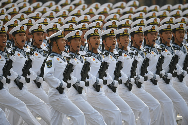 现场直击步兵方阵接受检阅