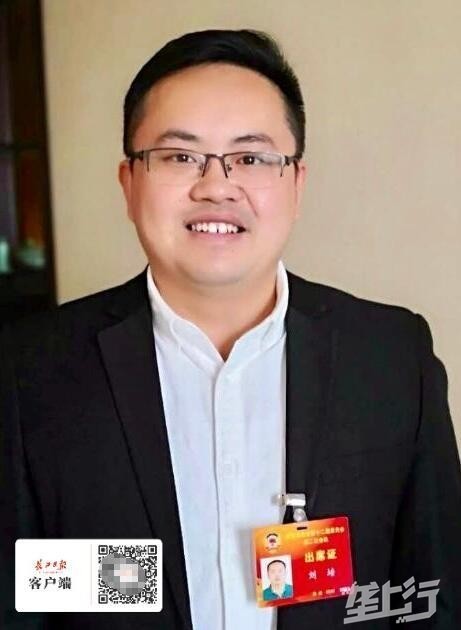 省政协委员刘培一对一帮扶贫困家庭孩子学业