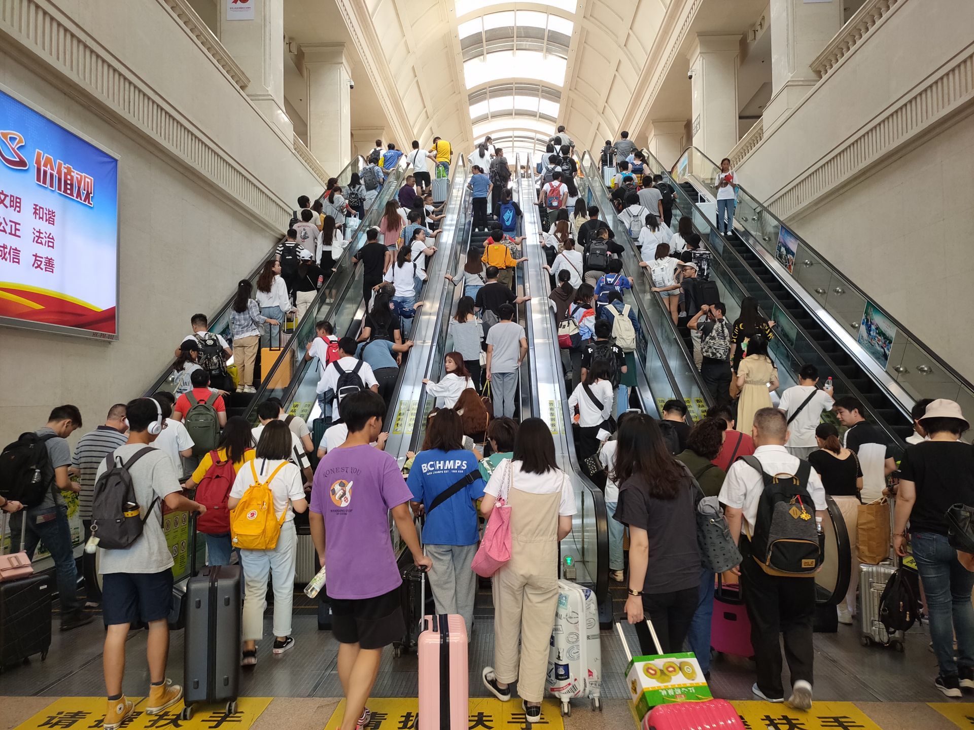 10月1日漢口車站國慶節單日發送人將突破16萬人