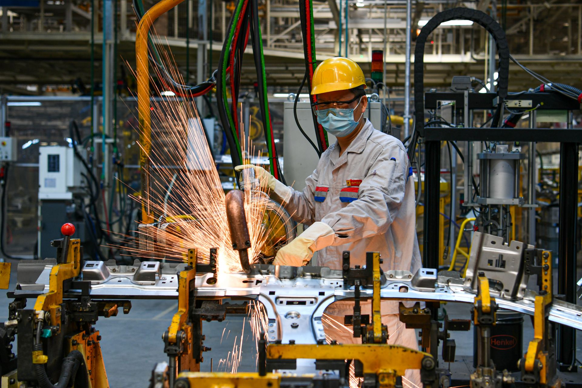 十多种钣金返修工具,用于各种不同类型缺陷返修,使工作效率提升了20%