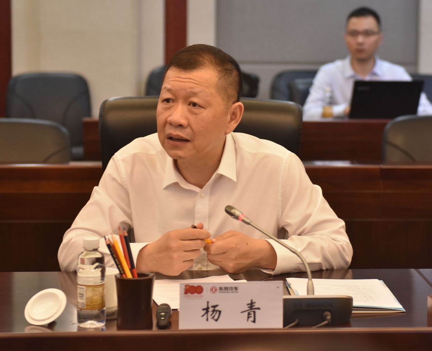 杨青主持会议,并介绍了今年以来公司和十堰基地经营情况,公司"十四五"