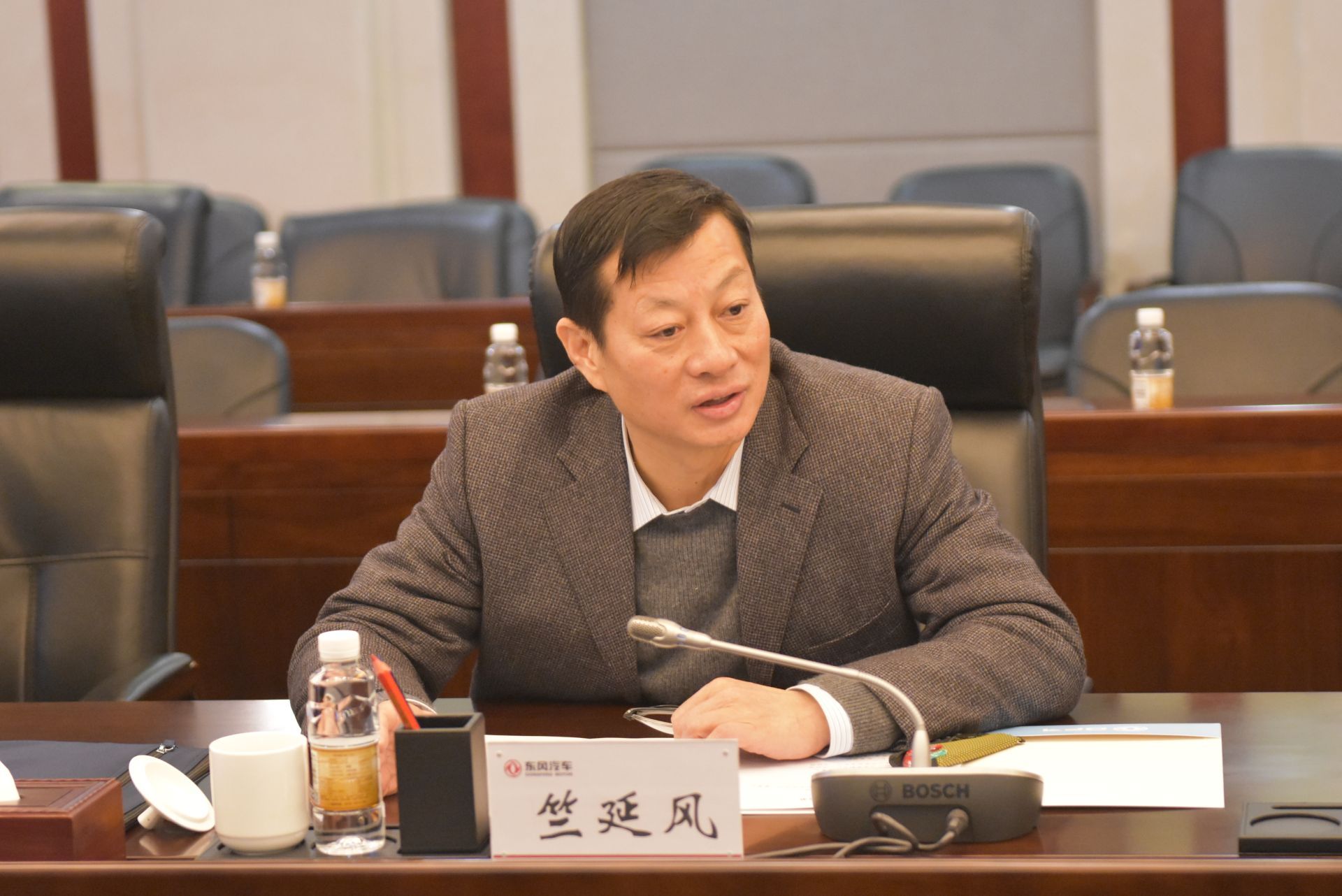 竺延风会见湖北省港口集团董事长涂山峰