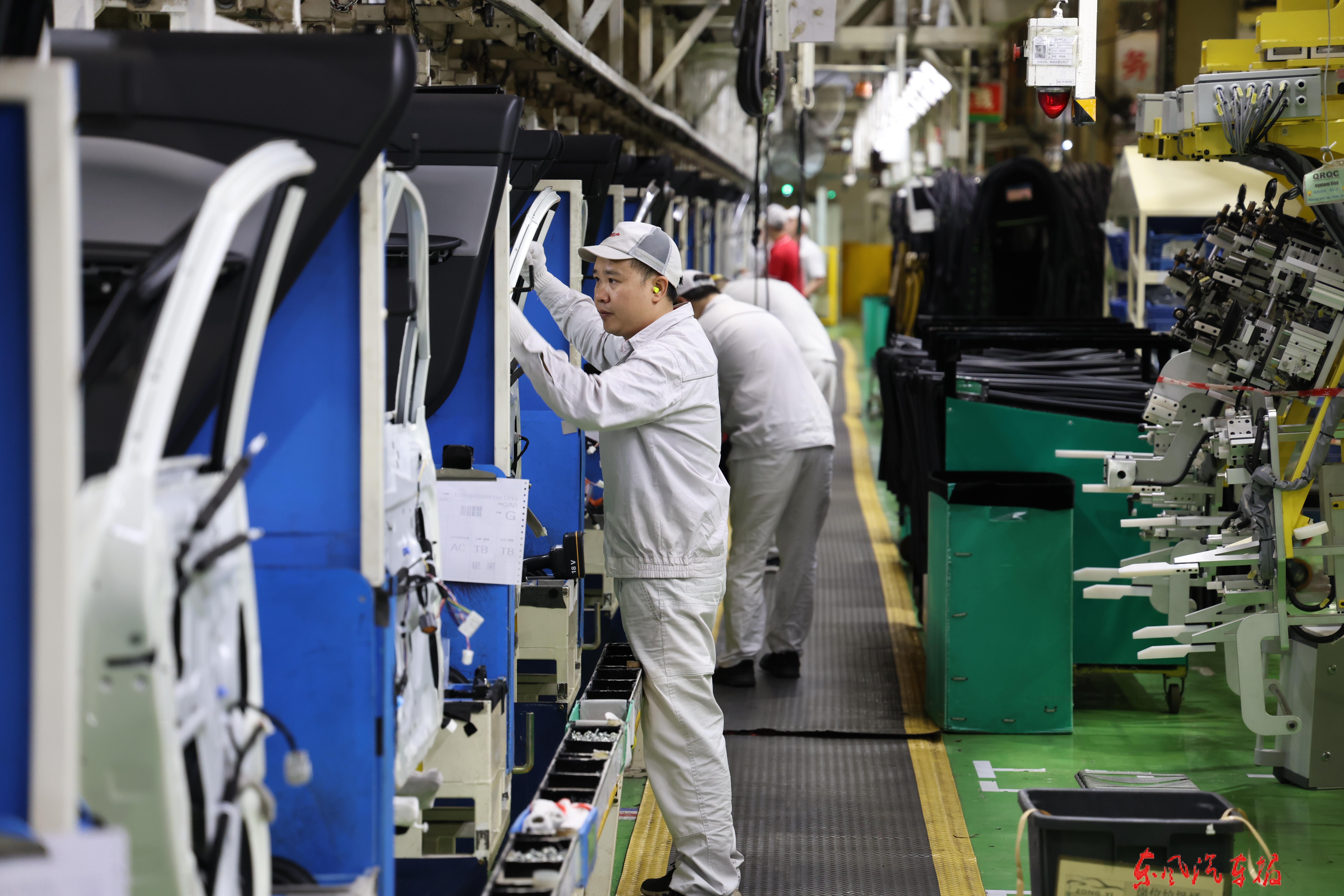 —记者走进东风日产花都工厂总装车间