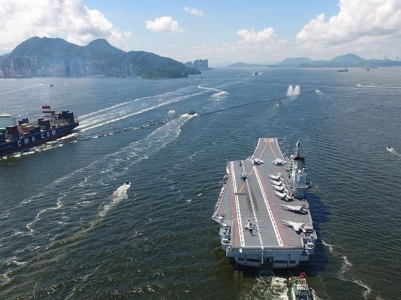 辽宁舰航母编队驶离香港 市民依依不舍道别