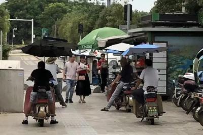 屡禁不止的黑“摩的”｜直击电动自行车违法乱象