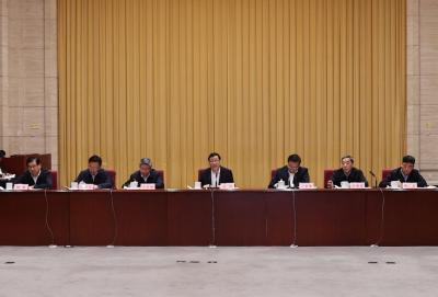 全力冲刺，确保完成目标任务交出“全年精彩”答卷！省委召开县（市、区）委书记工作交流会