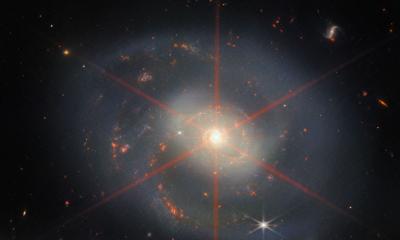 韦伯太空望远镜发现可放出奇异红光的遥远星系