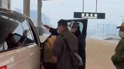 网传路虎开进高铁站台接人？西安铁路回应