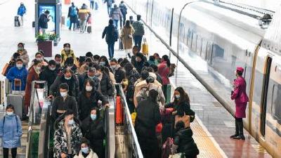 除夕火车票今日开售：部分线路秒空，热门前五出炉