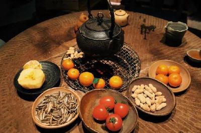 “围炉煮茶”颇受青年追捧，为非遗传承注入青春力量