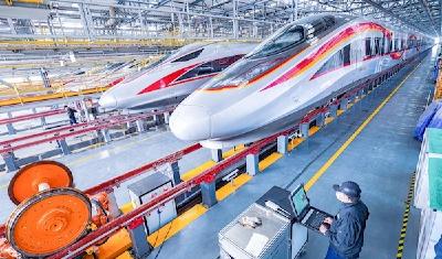 武铁8列智能复兴号高铁跑春运 商务座一人一舱 一等座增加电动腿托 二等座增加充电接口