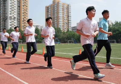 专家建议暂时取消中考体育男1000女800：聚焦球类、跳远等项目
