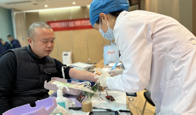 新修订的《武汉市献血条例》获通过，对献血者、造血干细胞捐献者等给予优待