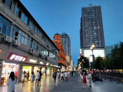 武汉江汉路步行街容易迷路？市民提建议后，官方回复：已纳入计划