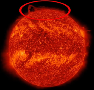 NASA拍到太阳北极一块断裂脱落：前所未有